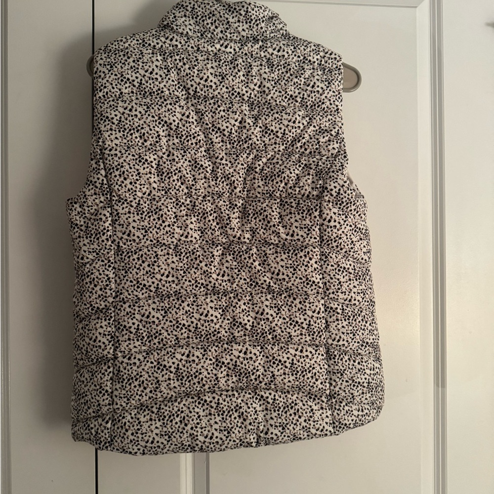 LOFT Monochrome Spotted Puffer Vest - Picture 2 of 2